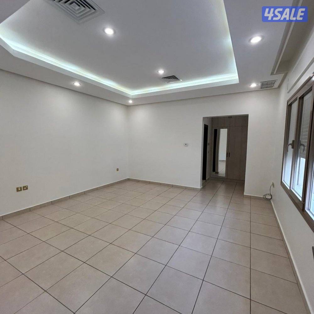 تريبلكس 3 أدوار للإيجار في السلام1