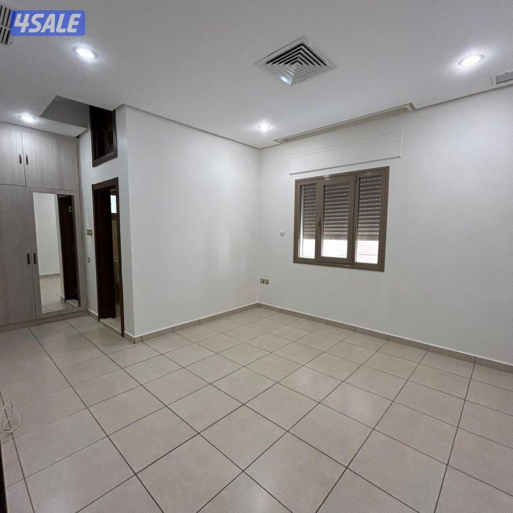 تريبلكس 3 أدوار للإيجار في السلام2