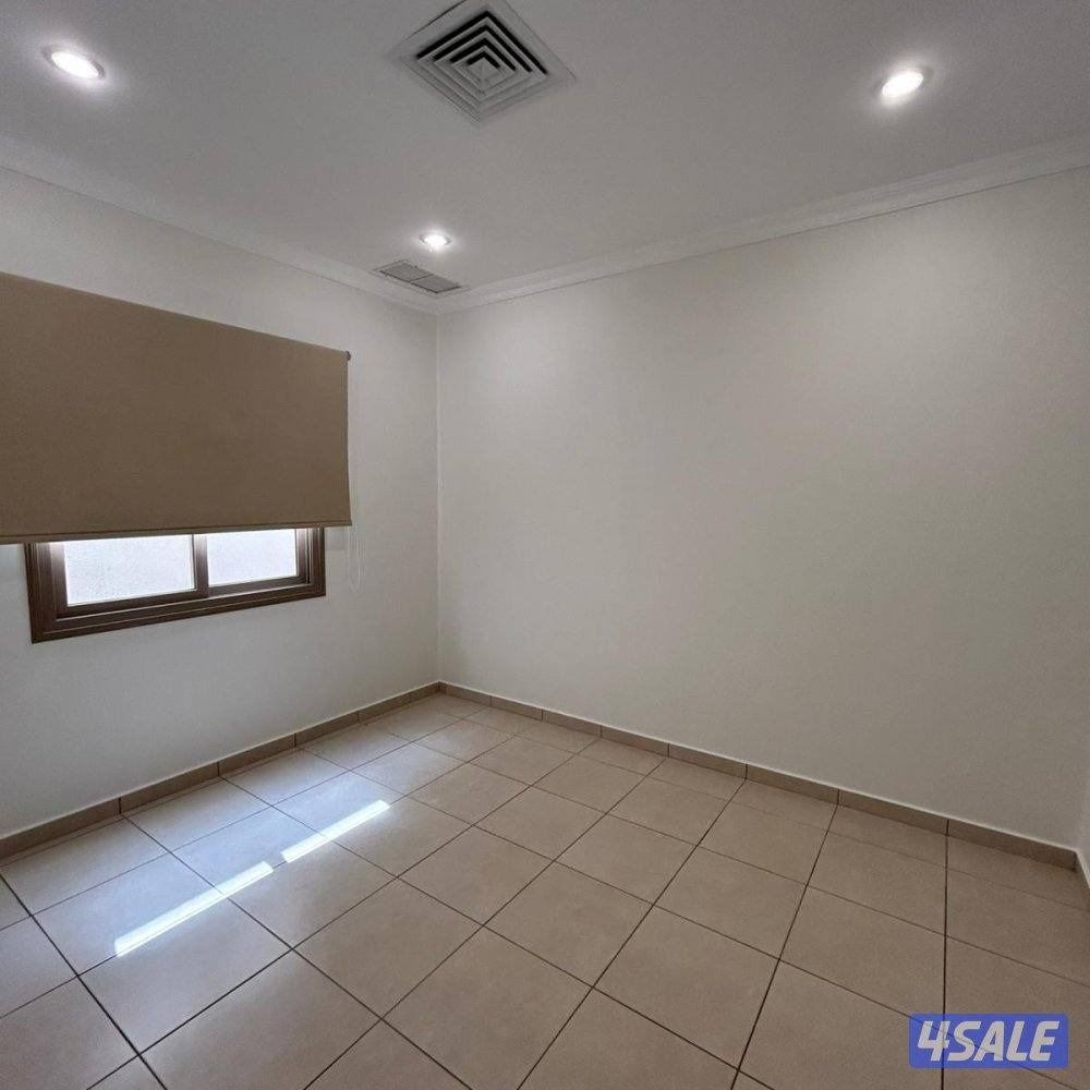 تريبلكس 3 أدوار للإيجار في السلام4