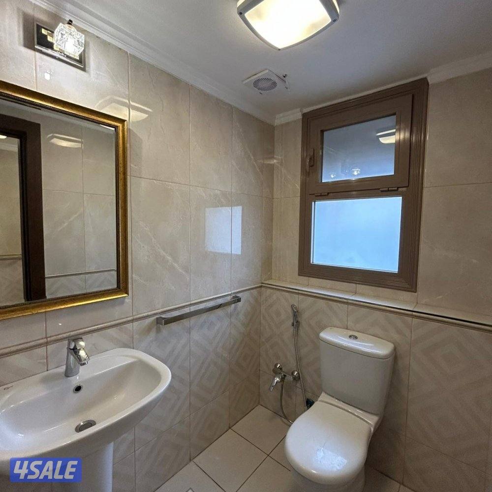 تريبلكس 3 أدوار للإيجار في السلام8