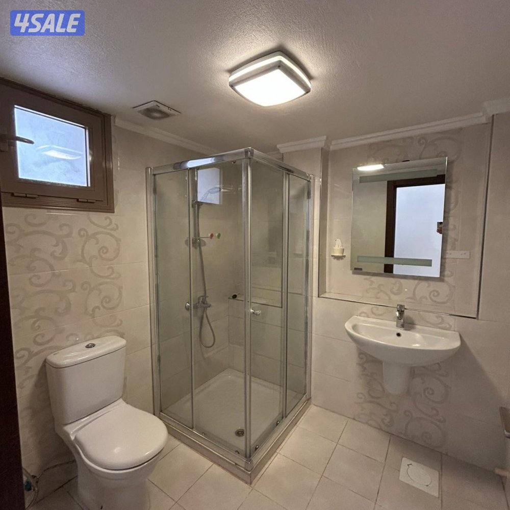 تريبلكس 3 أدوار للإيجار في السلام10