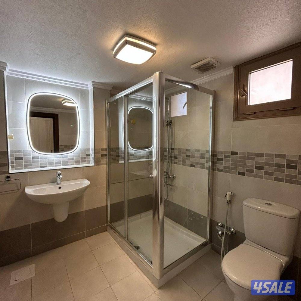 تريبلكس 3 أدوار للإيجار في السلام9