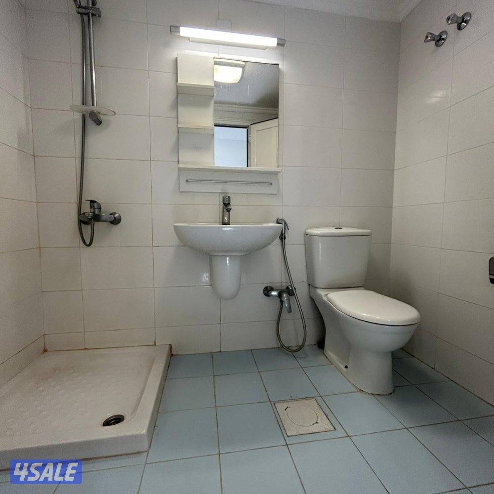 تريبلكس 3 أدوار للإيجار في السلام15