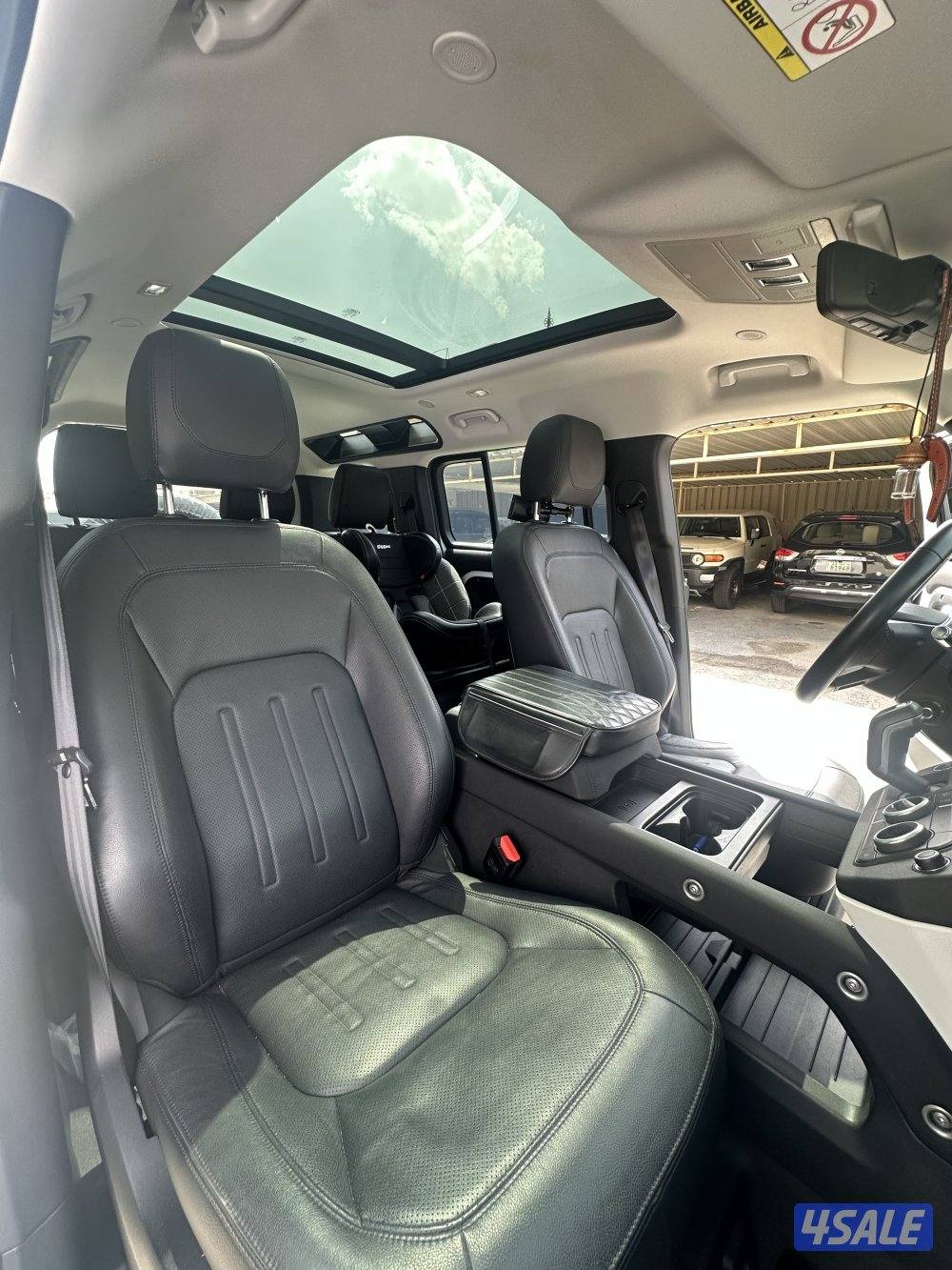 للبيع دفندر ٢٠٢٢ نظيف جدا تحت الكفالة4