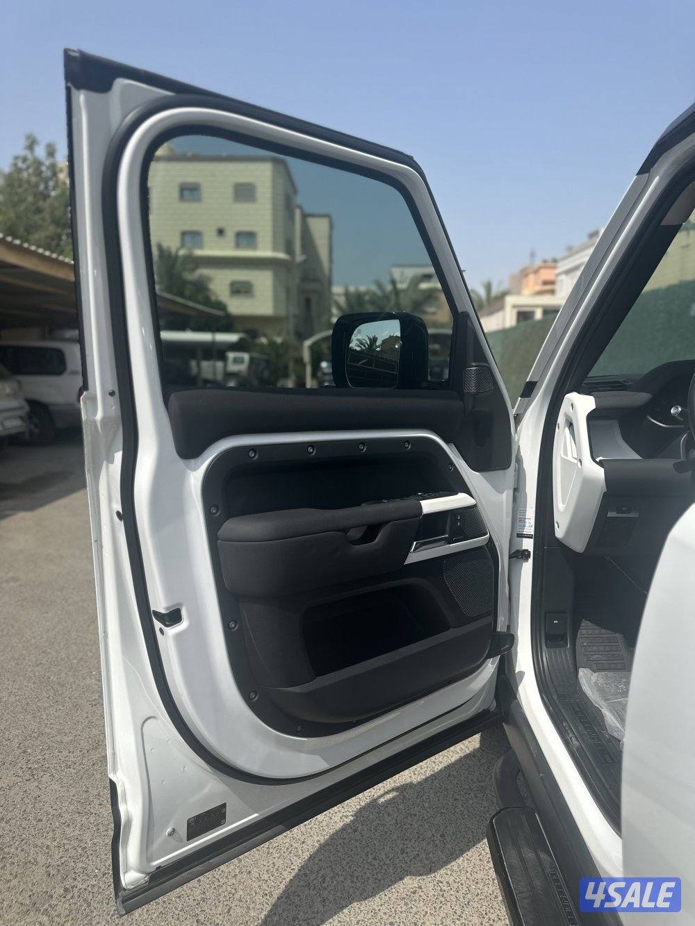 للبيع دفندر ٢٠٢٢ نظيف جدا تحت الكفالة9