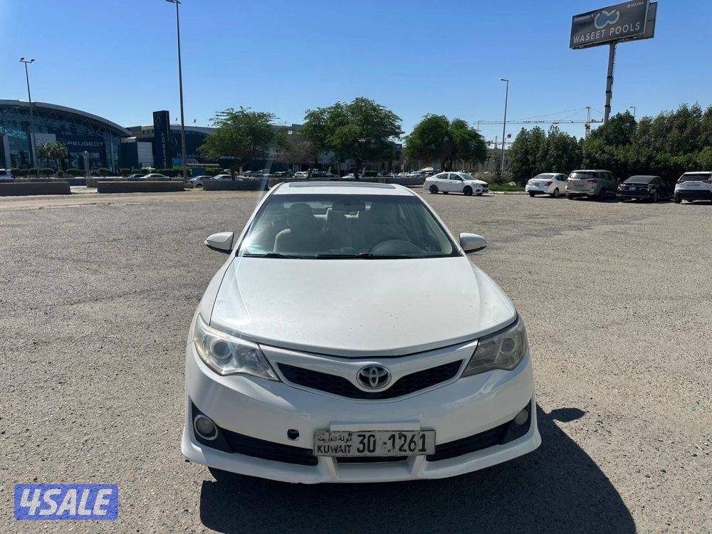 للبيع تايوتا كامري طراز 2013 فتحة0