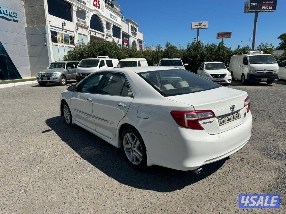 للبيع تايوتا كامري طراز 2013 فتحة1