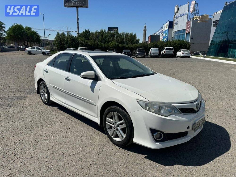 للبيع تايوتا كامري طراز 2013 فتحة2