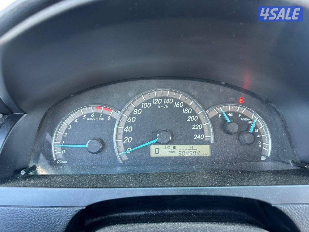 للبيع تايوتا كامري طراز 2013 فتحة5