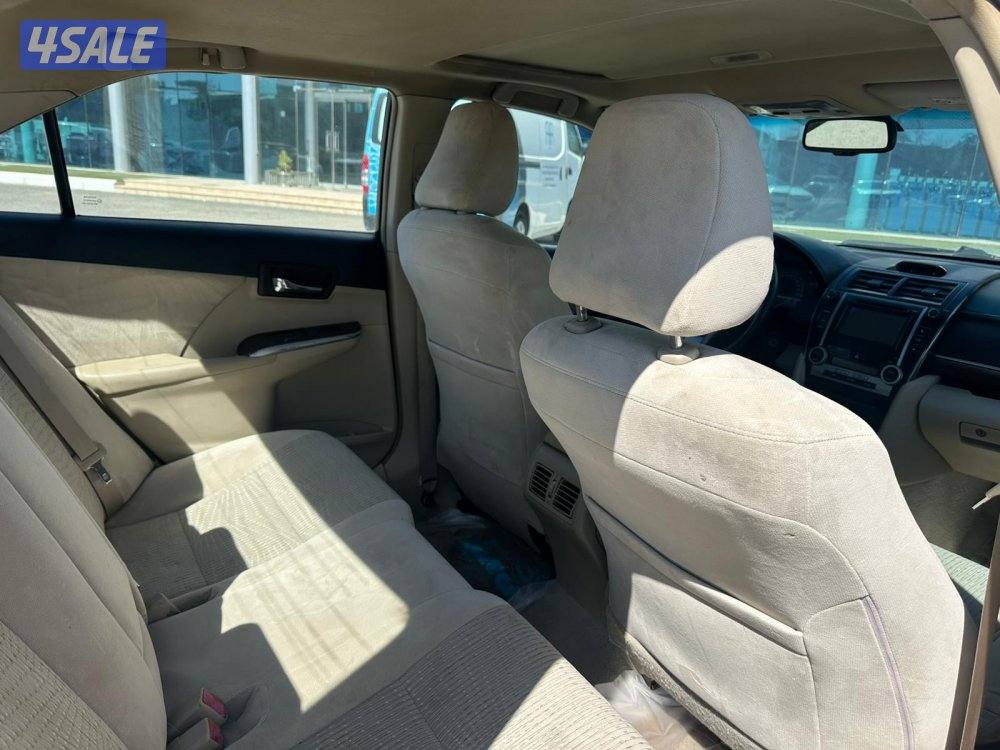 للبيع تايوتا كامري طراز 2013 فتحة8