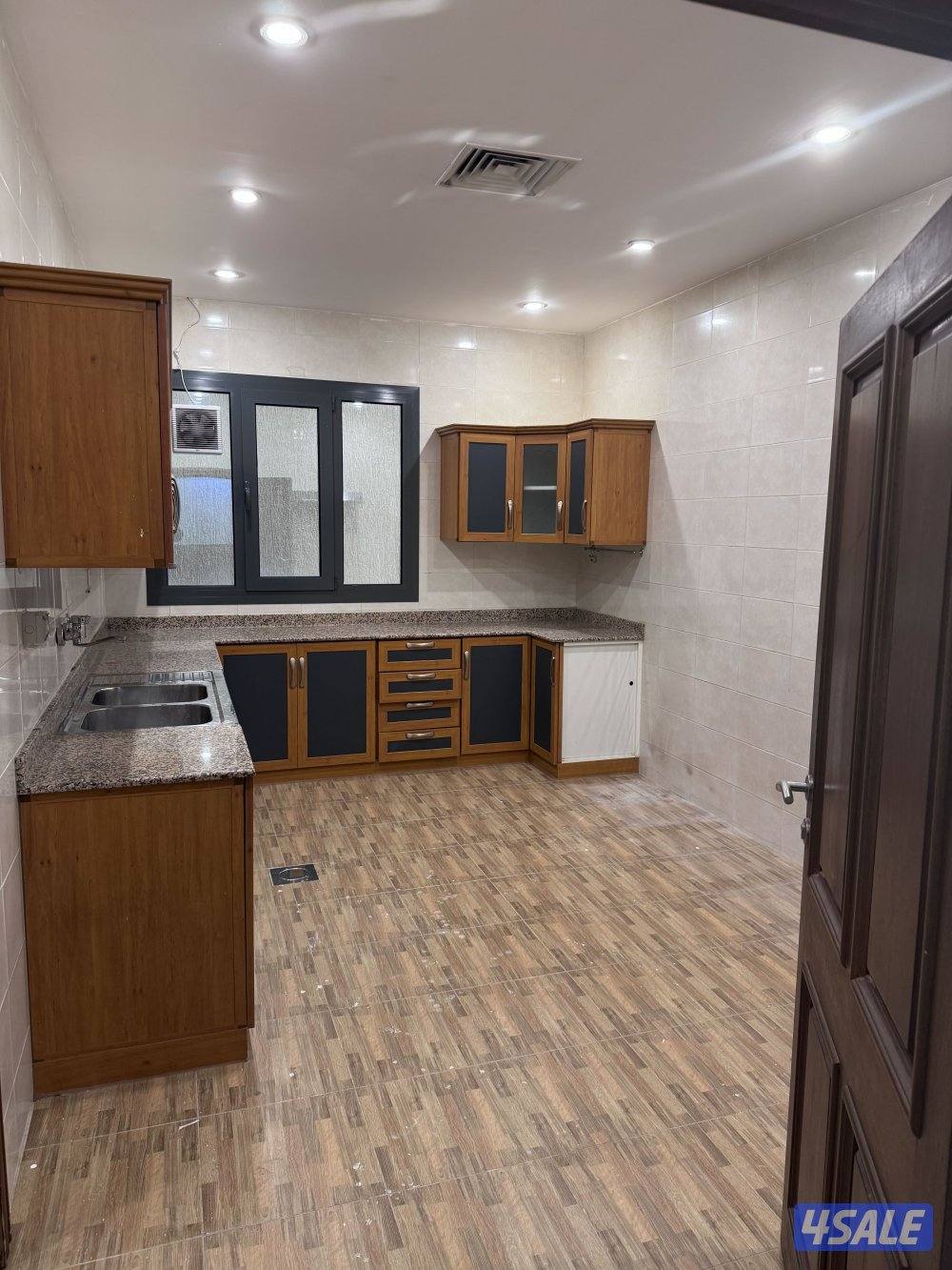 ابو فطيره دور ارضي شارع رائسي 4غرف ماستر2