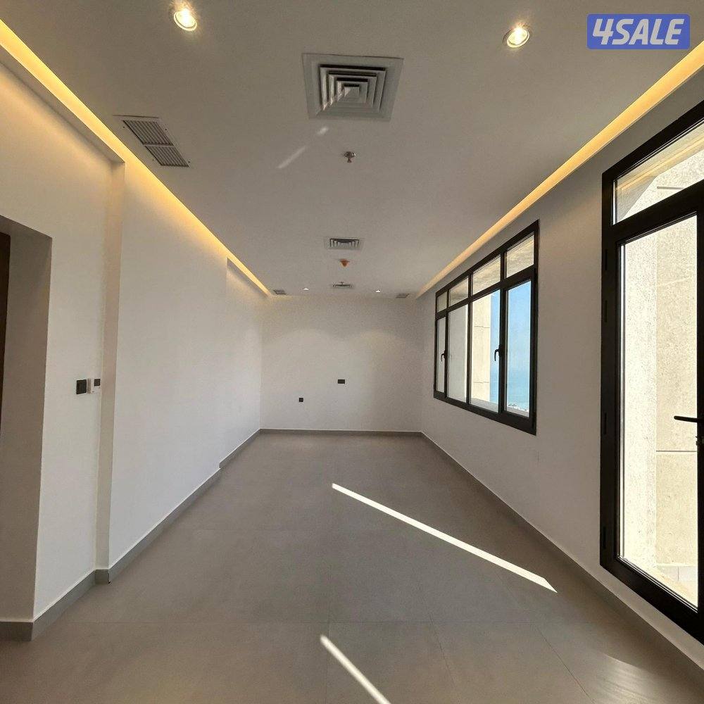 شقة نصف مفروشة بإطلالة بحرية للإيجار في ضاحية حصة المبارك0