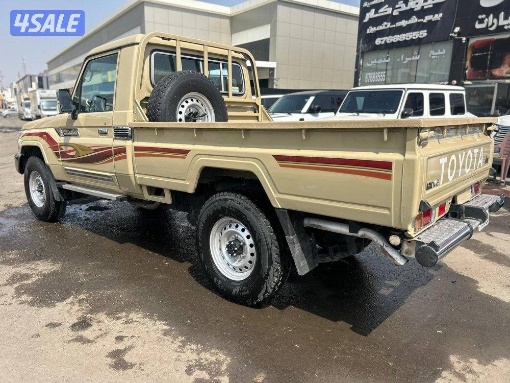 تويوتا لاند كروزر شاص LX .V6  موديل 2015 ماشى 278.000 k.m  وارد الساير2