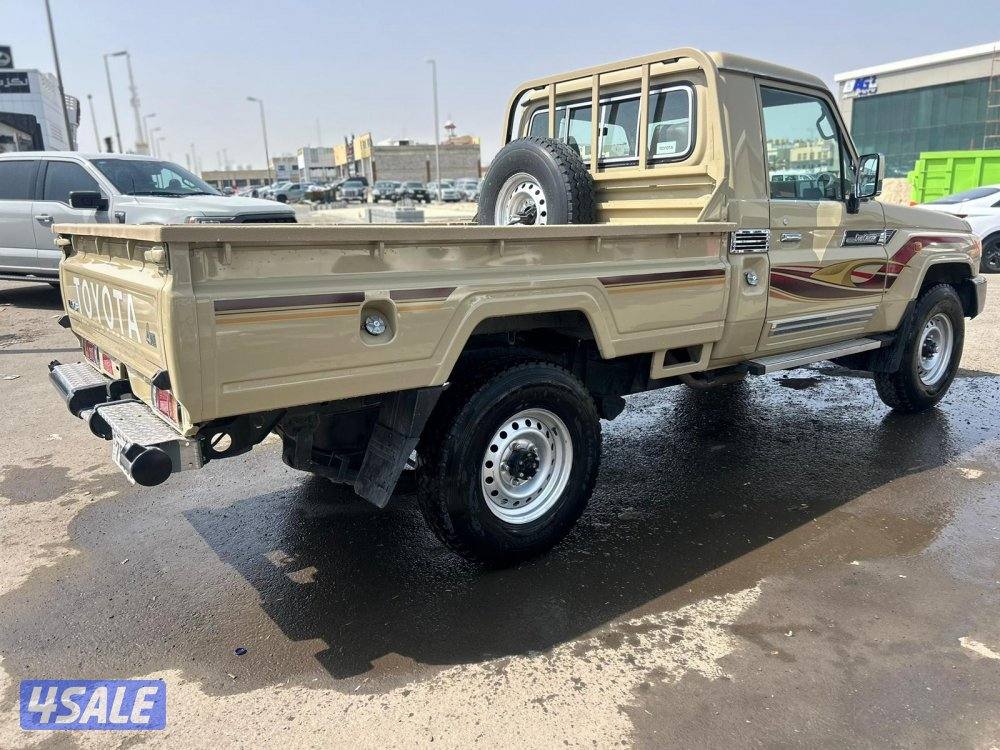 تويوتا لاند كروزر شاص LX .V6  موديل 2015 ماشى 278.000 k.m  وارد الساير3