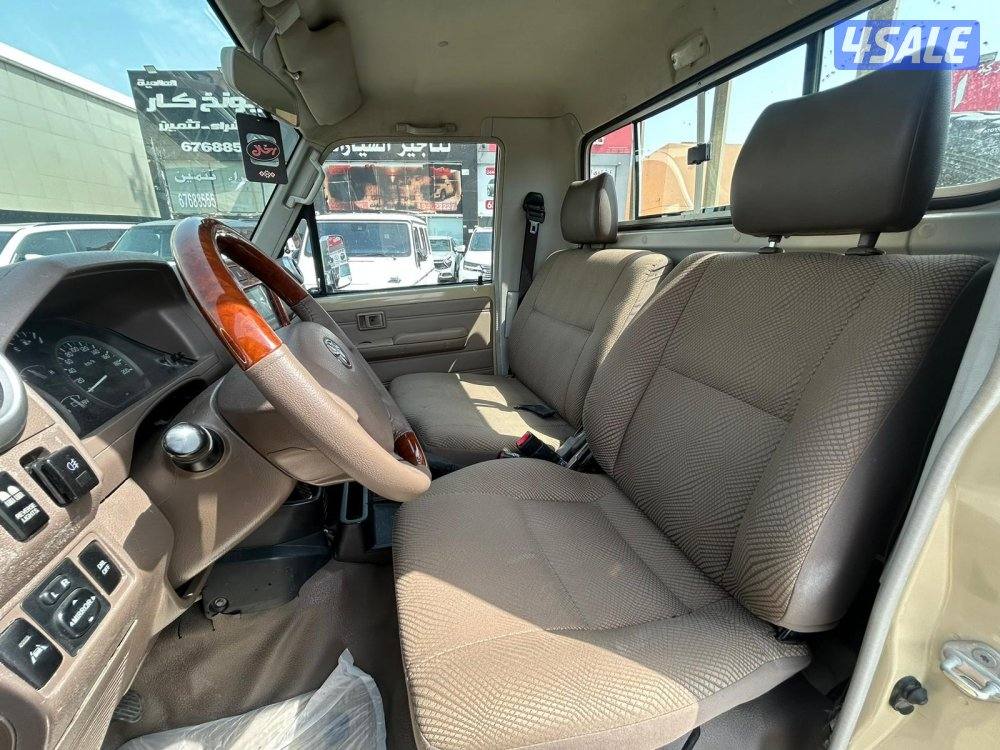 تويوتا لاند كروزر شاص LX .V6  موديل 2015 ماشى 278.000 k.m  وارد الساير4