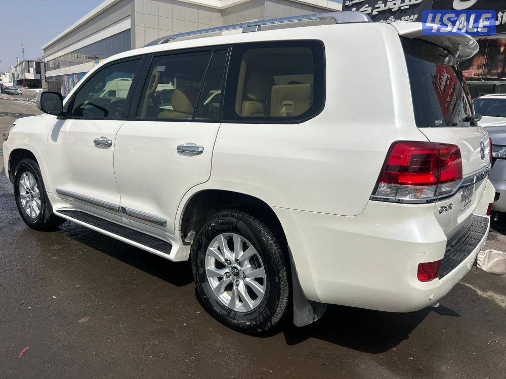 تويوتا لاند كروزر GX.R-V8 موديل 2016 ماشى 341.000  k.m  وارد الساير3