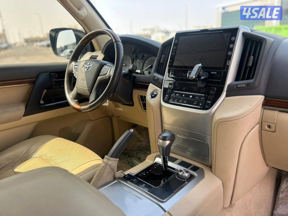 تويوتا لاند كروزر GX.R-V8 موديل 2016 ماشى 341.000  k.m  وارد الساير7