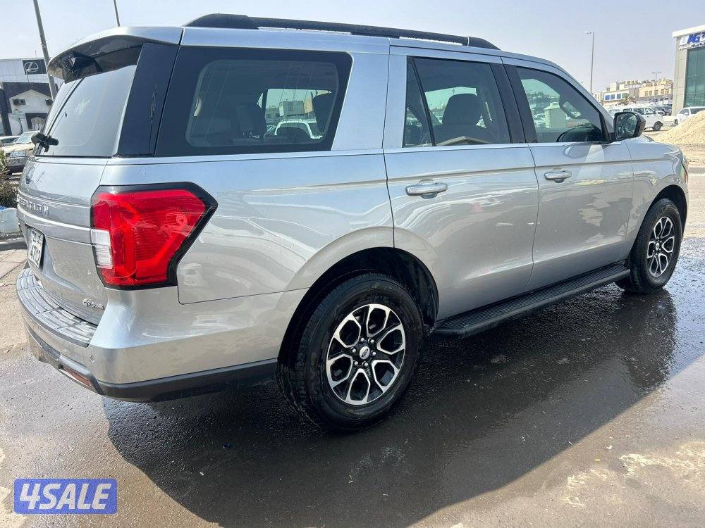 فورد اكسبديشن موديل 2022 ماشي 111.000 k.m وارد الغانم3