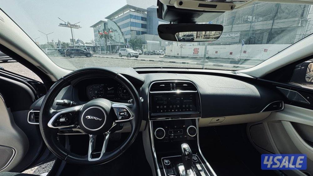 سيارة جاكوار XE موديل 2020 بحالة ممتازة ونظيفة جداً5