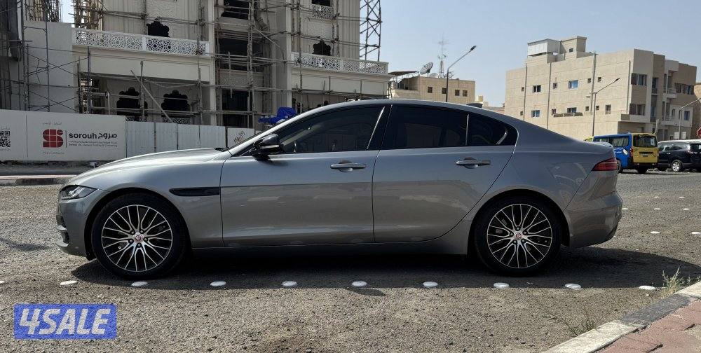 سيارة جاكوار XE موديل 2020 بحالة ممتازة ونظيفة جداً4