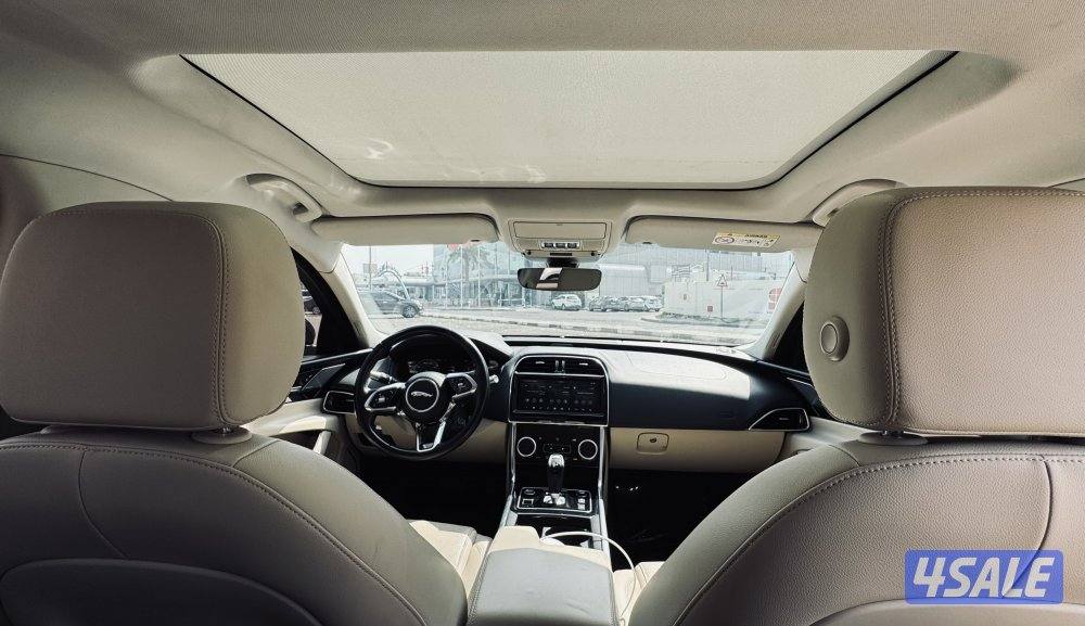 سيارة جاكوار XE موديل 2020 بحالة ممتازة ونظيفة جداً6