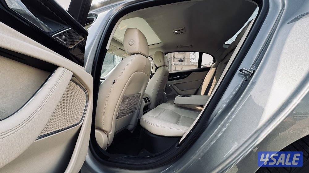 سيارة جاكوار XE موديل 2020 بحالة ممتازة ونظيفة جداً8