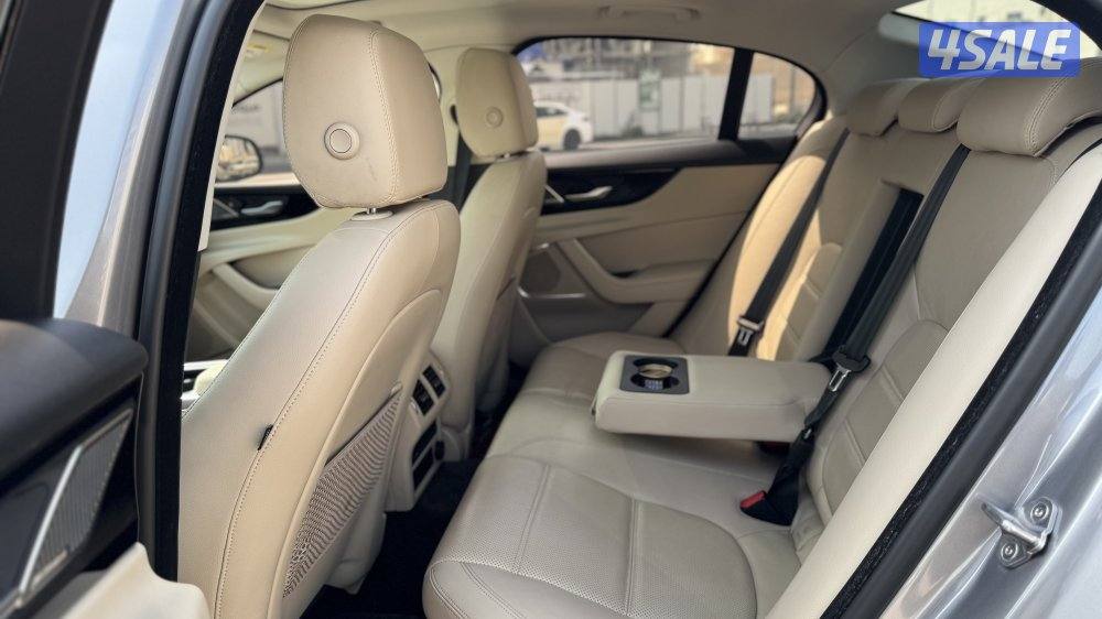 سيارة جاكوار XE موديل 2020 بحالة ممتازة ونظيفة جداً9