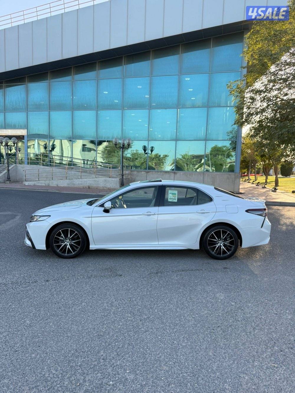 كامري 2024 ماشي 14 الف صبغ الوكاله اعلى فئه تحت الكفاله سيرفيس مجاني0