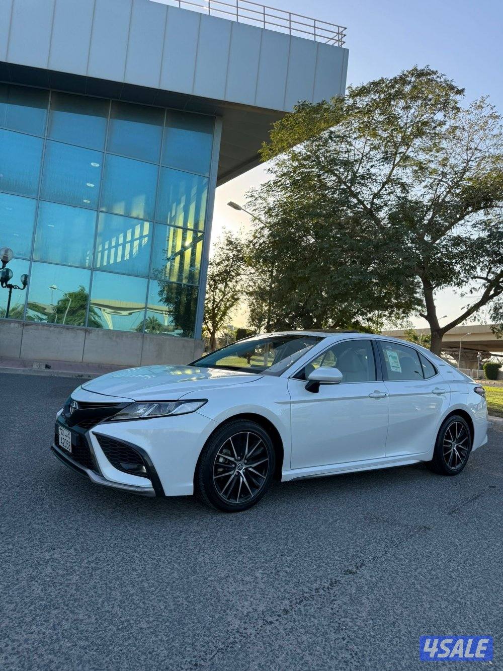 كامري 2024 ماشي 14 الف صبغ الوكاله اعلى فئه تحت الكفاله سيرفيس مجاني1