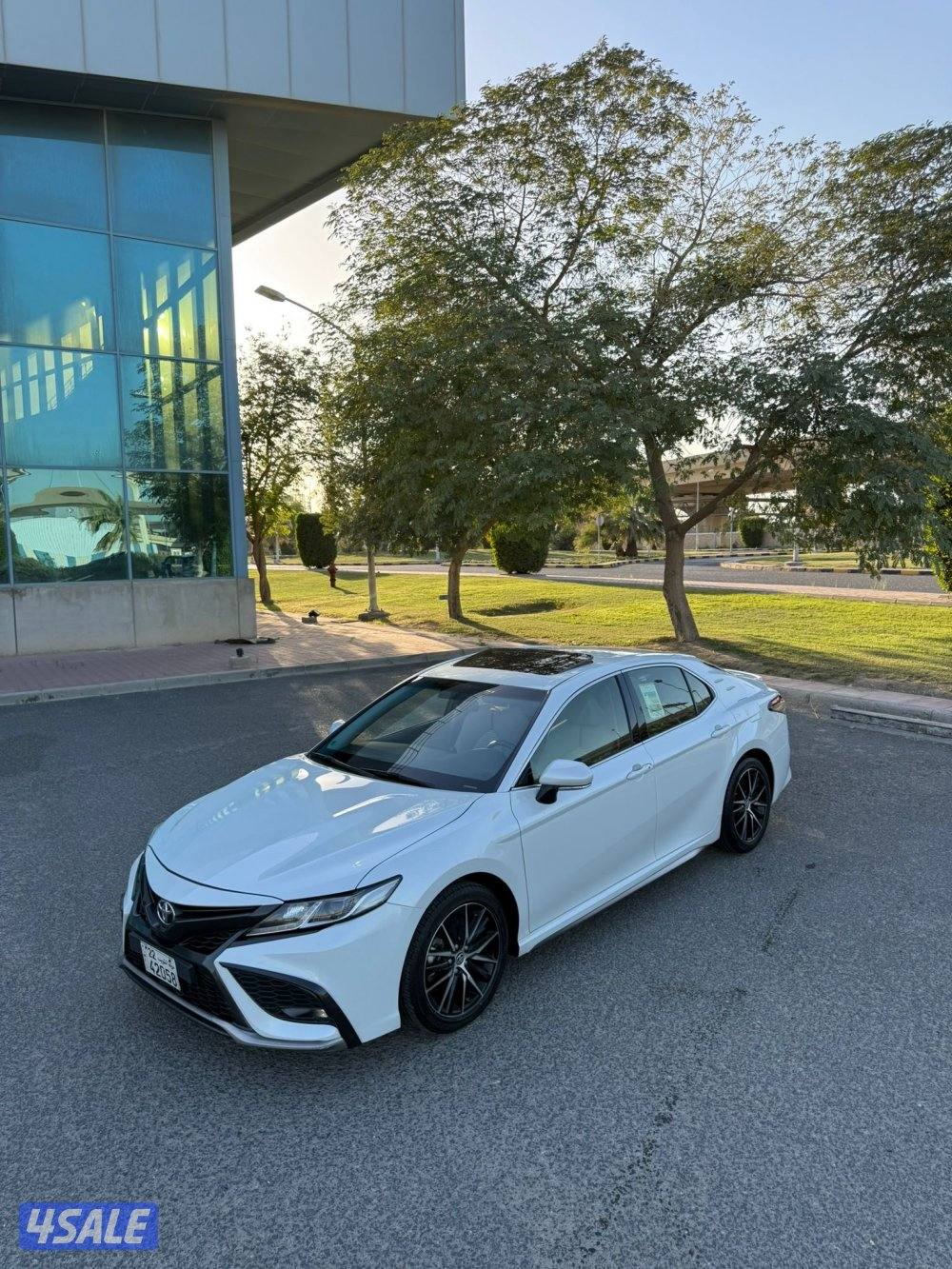 كامري 2024 ماشي 14 الف صبغ الوكاله اعلى فئه تحت الكفاله سيرفيس مجاني5