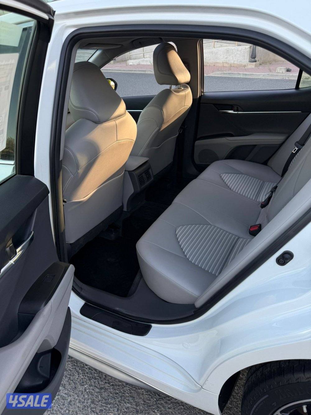 كامري 2024 ماشي 14 الف صبغ الوكاله اعلى فئه تحت الكفاله سيرفيس مجاني8