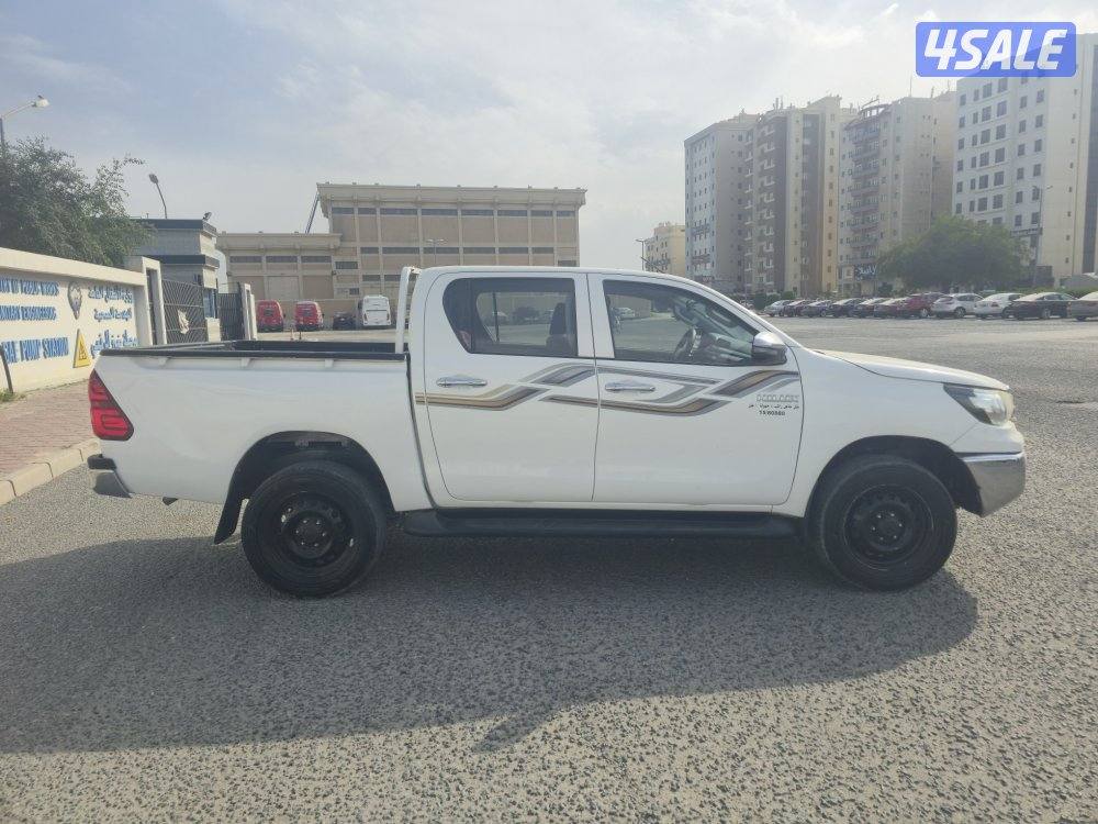 Toyota Hilux pick-up 2018 4x4 manual ( 73000 km )3