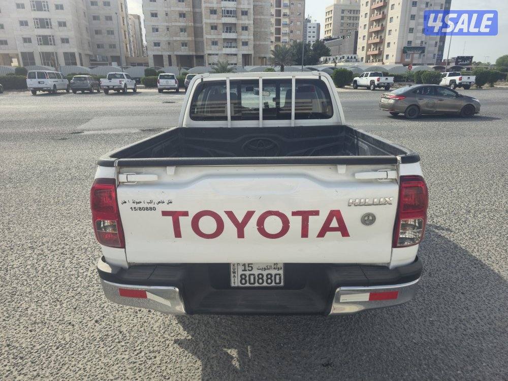 Toyota Hilux pick-up 2018 4x4 manual ( 73000 km )5