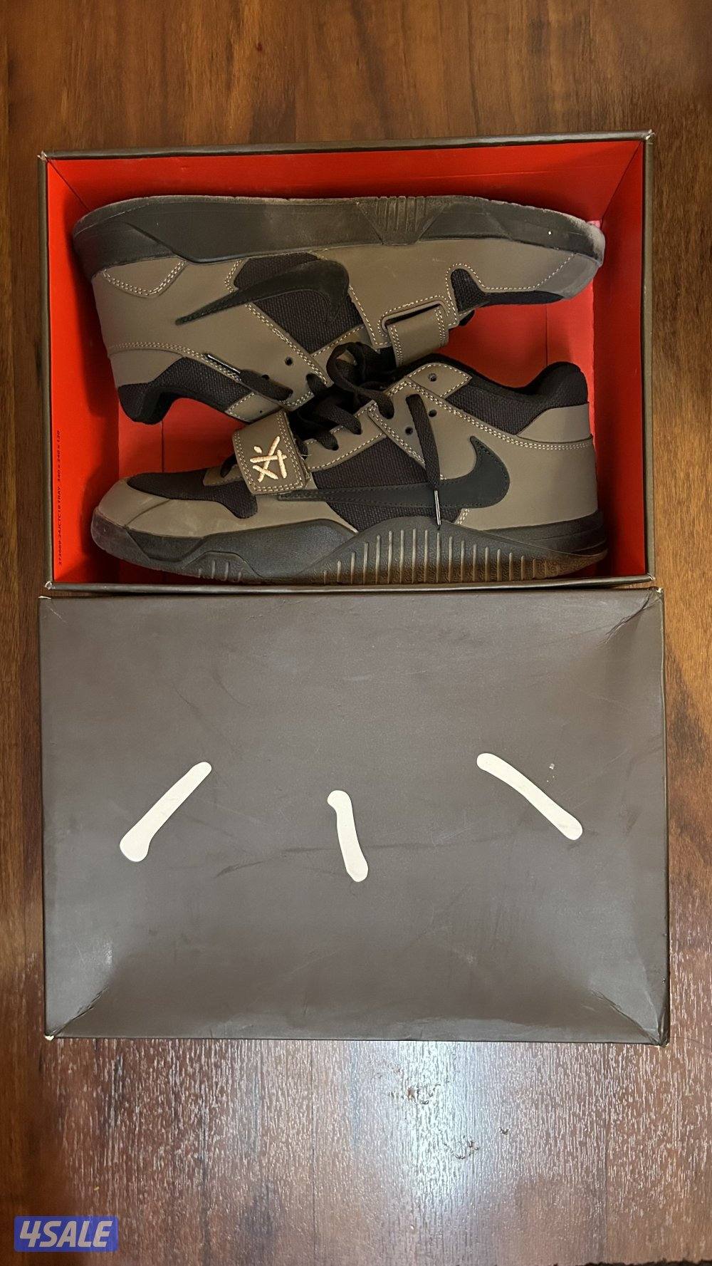 Air jordan 1 travis scott reverse mocha (negotiable price)0