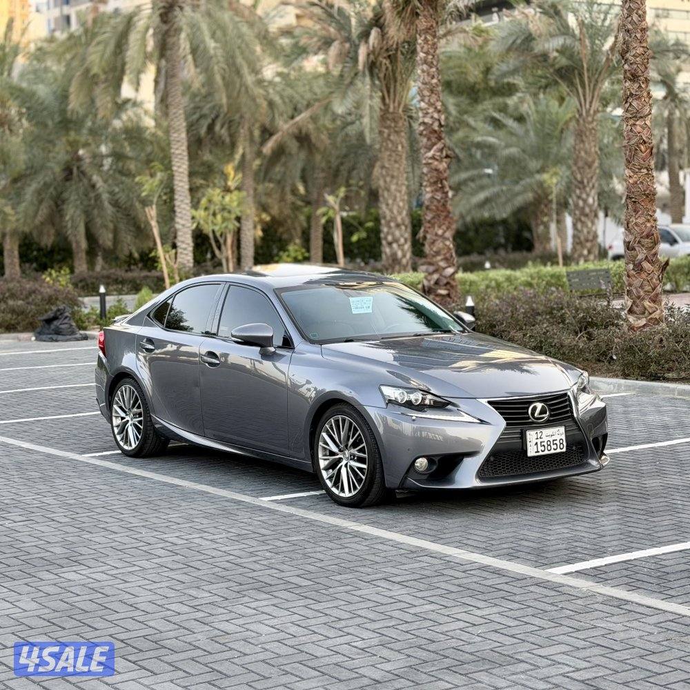 لكزس is250 فئة (70) عام / صبغ الوكالة / عداد 135 الف سيرفس وكالة0