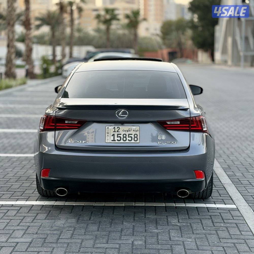 لكزس is250 فئة (70) عام / صبغ الوكالة / عداد 135 الف سيرفس وكالة2