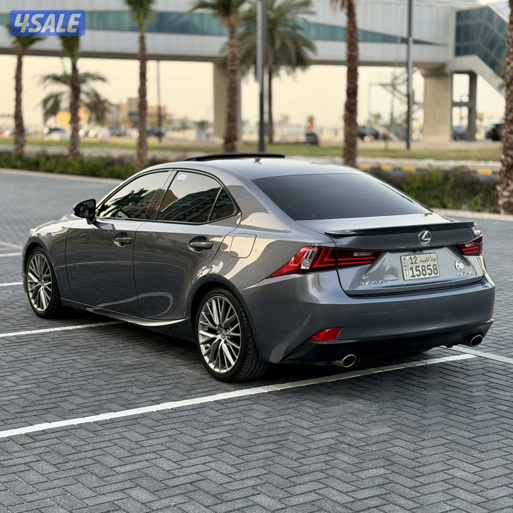 لكزس is250 فئة (70) عام / صبغ الوكالة / عداد 135 الف سيرفس وكالة3