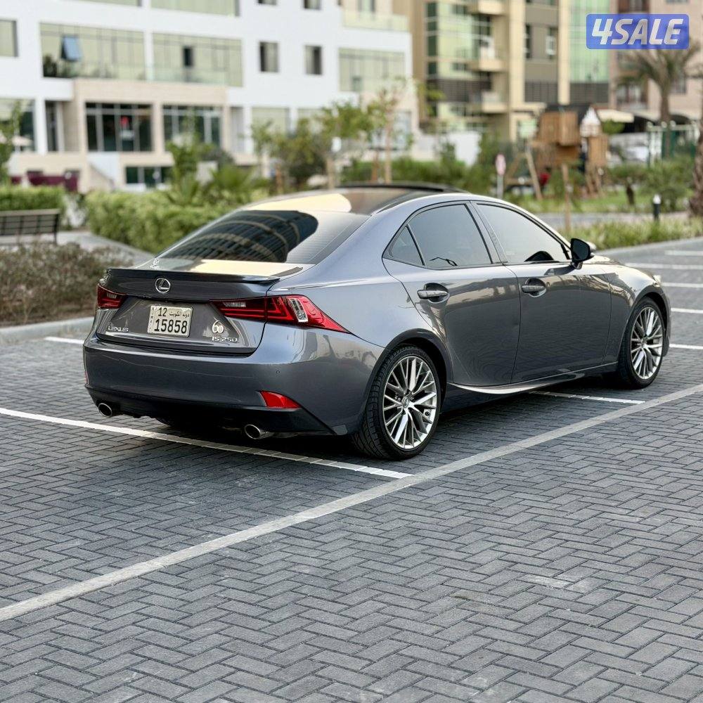 لكزس is250 فئة (70) عام / صبغ الوكالة / عداد 135 الف سيرفس وكالة5