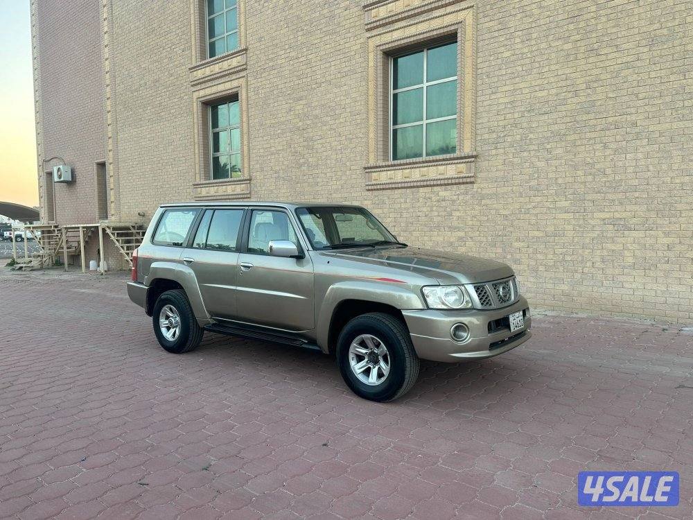 للبيع نيسان فتك موديل ٢٠٠٨0