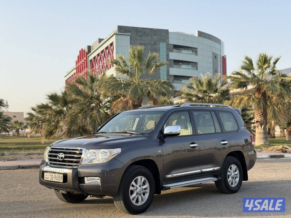 لاند كروزر GX.R عداد قليل 97 الف كم مخزن بحالة المصنع شرط الفحص0