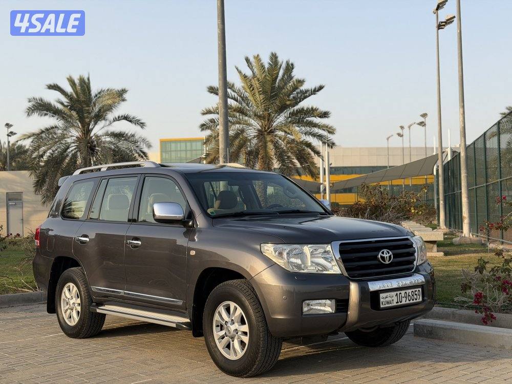 لاند كروزر GX.R عداد قليل 97 الف كم مخزن بحالة المصنع شرط الفحص6