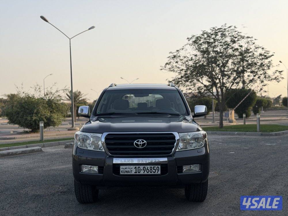 لاند كروزر GX.R عداد قليل 97 الف كم مخزن بحالة المصنع شرط الفحص11