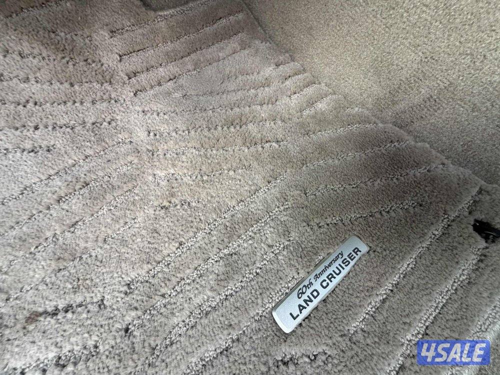 لاند كروزر GX.R عداد قليل 97 الف كم مخزن بحالة المصنع شرط الفحص13