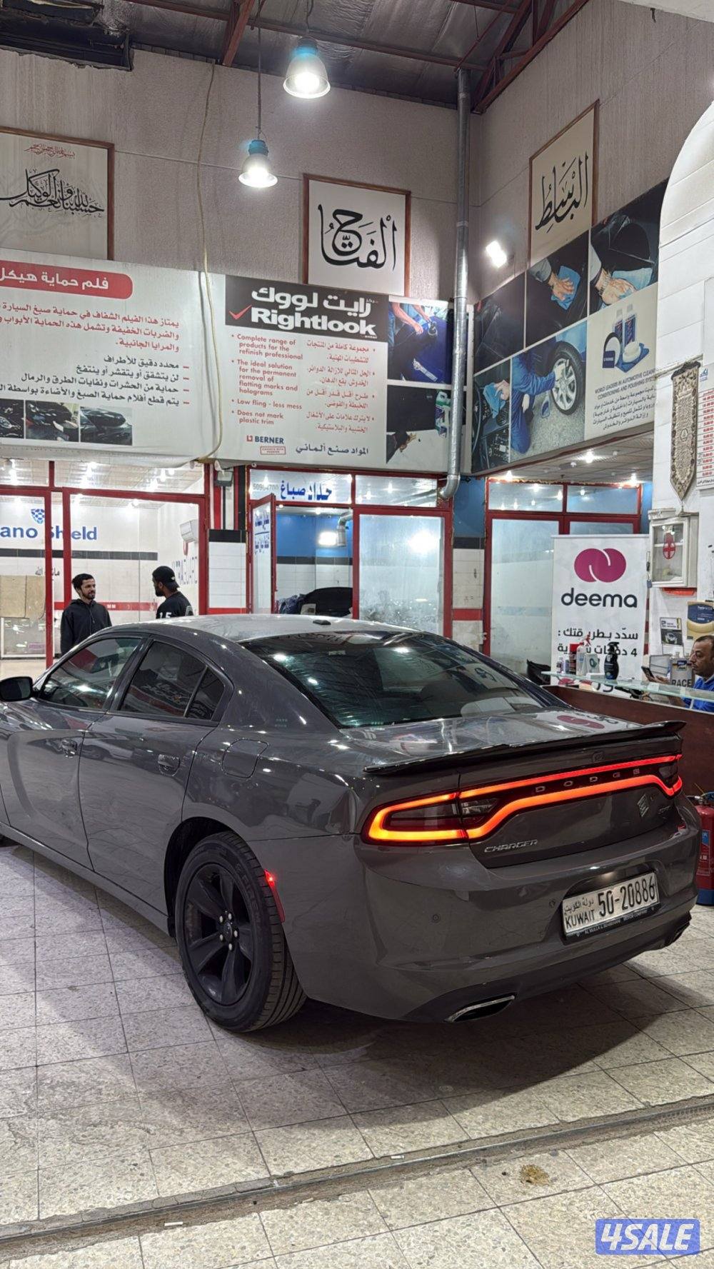 للبيع تشارجر ٢٠١٧ صبغ الوكاله ٦ سلندر عداد ٣٢٠ الف شرط الفحص0