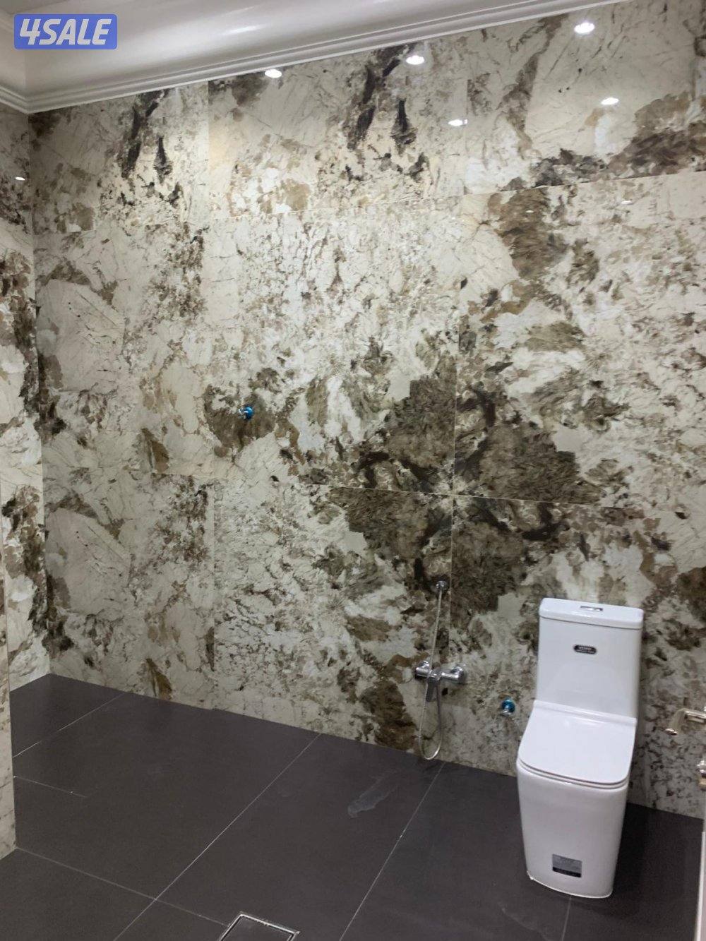 تركيب واجلي وتلميع جميع انوع الرخام ارضيات واحوائط ودراج4