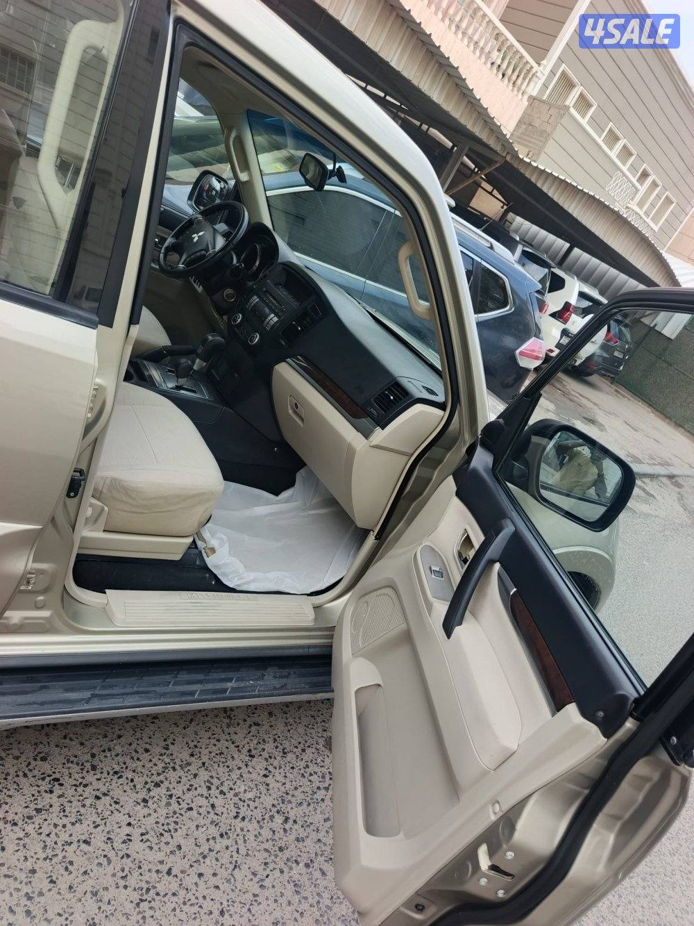 للبيع باجيرو ٢٠١٠ شرط الفحص قير مكينه شاصي صبغ الوكاله8