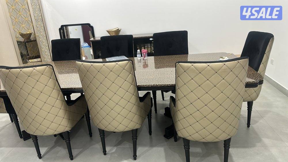 8chair dinning bofa and mirror2