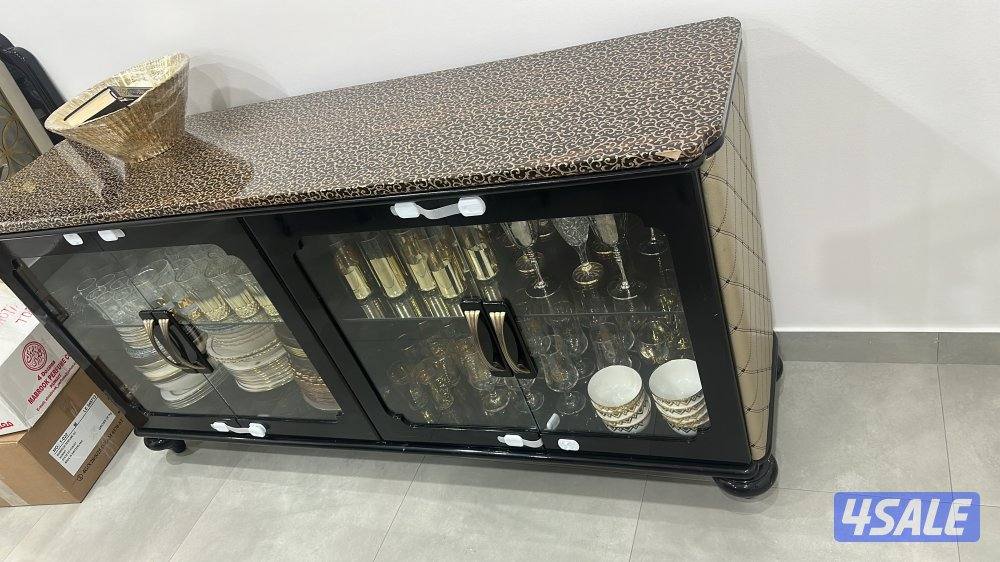 8chair dinning bofa and mirror3