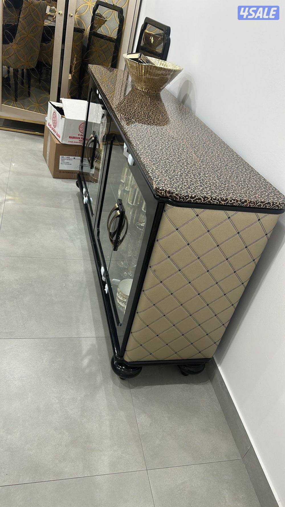 8chair dinning bofa and mirror4