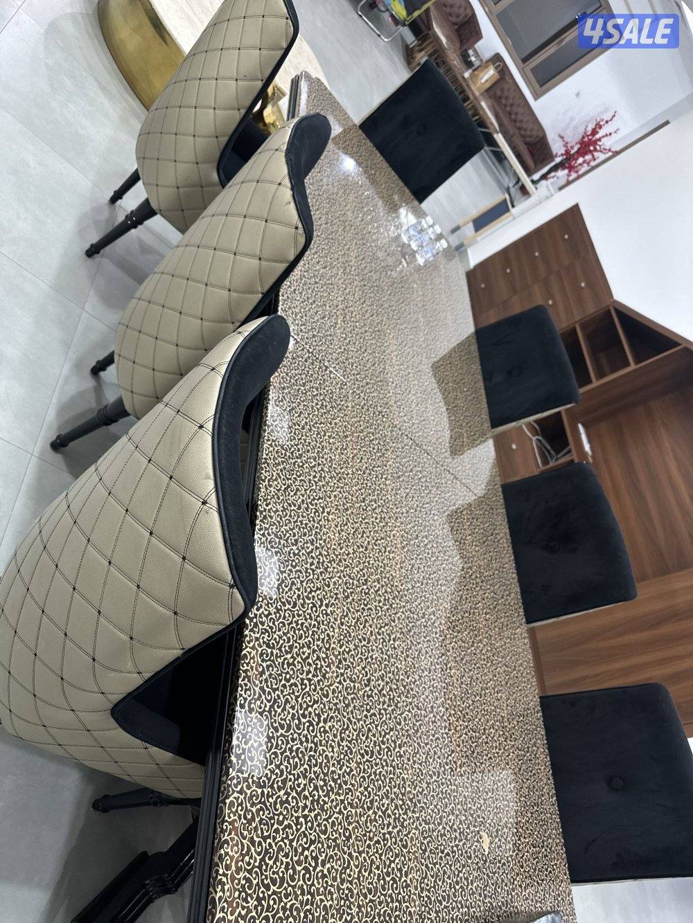 8chair dinning bofa and mirror5